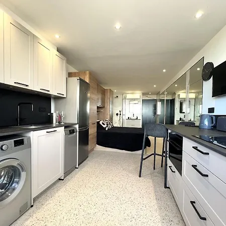 220, Heliopolis Ab, Village Naturiste Cap D'agde *